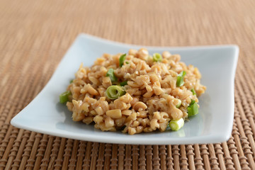 小皿に入れた納豆