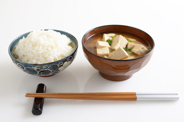 美味しそうな味噌汁とご飯