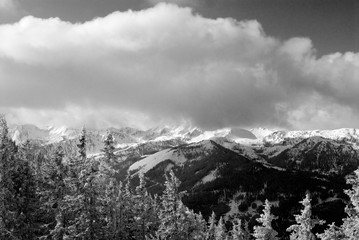 Fototapeta premium Wolken über den Bergen