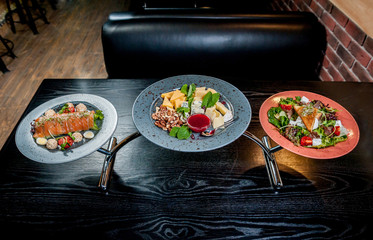 Stand under the plates with salads