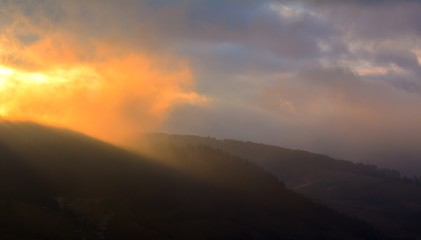 Sunrise in the Polish mountains. Fot. Konrad Filip Komarnicki / EAST NEWS Krynica - Zdroj 12.01.2015 Wschod slonca w Krynicy.