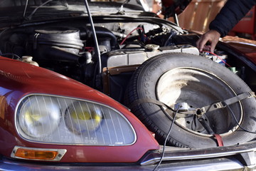 Citroen DS engine and spare tire 
