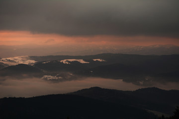 Sunrise in the Polish mountains. Fot. Konrad Filip Komarnicki / EAST NEWS Krynica - Zdroj 05.04.2015 Wschod slonca na Jaworzynie Krynickiej.