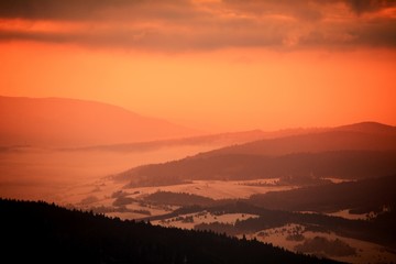 Sunrise in the Polish mountains. Fot. Konrad Filip Komarnicki / EAST NEWS Krynica - Zdroj 08.01.2016 Wschod slonca na Jaworzynie Krynickiej.