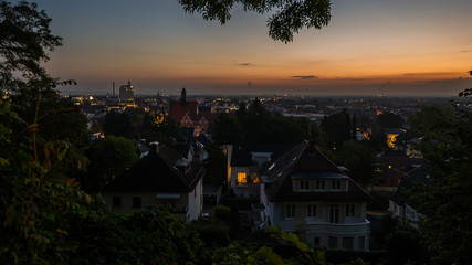 Sonnenaufgang über den Dächern von Bielefeld