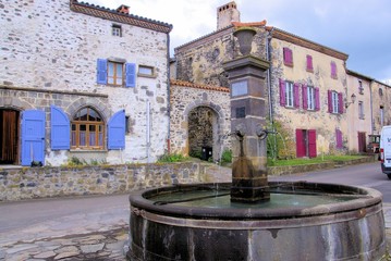 Fototapeta na wymiar Springbrunnen in Solignat, Auvergne