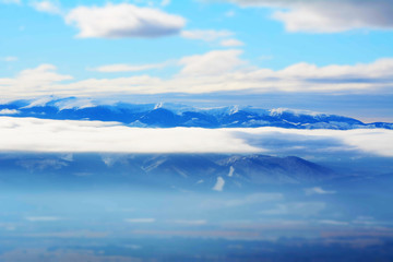 Clouds in the Tatra Mountains. Fot. Konrad Filip Komarnicki / EAST NEWS Slowacja 0.02.2016 Widok na slowackie Tatry Nizne ze szlaku na Slawkowski Szczyt w slowackich Tatrach Wysokich.