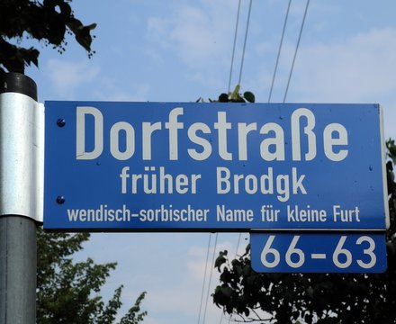 Dorfstra&szlig;enschild im Spreewald