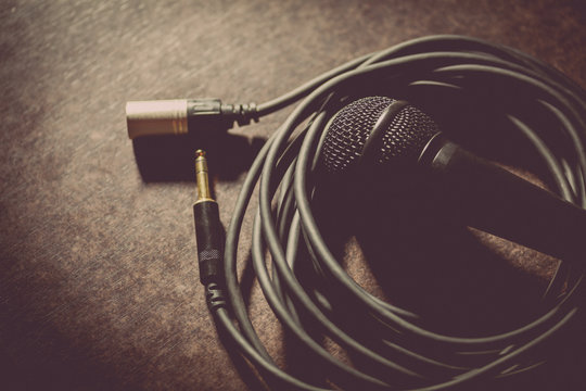 Microphone and cables