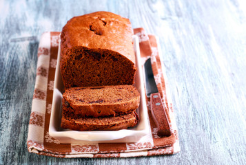 Date and chocolate cake loaf
