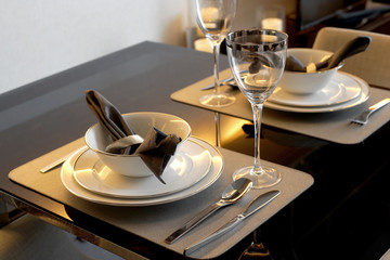 home dinner table place setting
