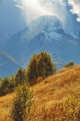 montagna nuvole cima
