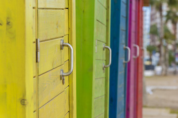 Puertas de colores.