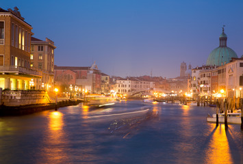 Fototapeta na wymiar City of Venice at night. View of the canals.