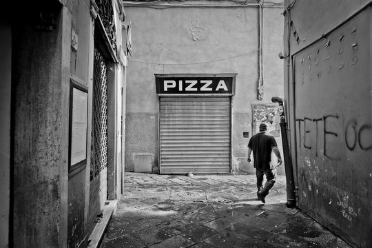 Pizza - Gasse in Pisa
