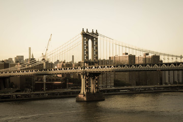 Obraz premium Manhattan bridge over the river and buildings in old vintage style, New York