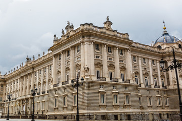 Fototapeta na wymiar Royal Palace of Madrid on a cloudy day