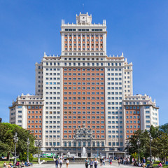 Fototapeta na wymiar Edificio España im Herzen von Madrid, dem Plaza de España.