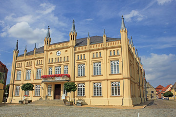 Fototapeta na wymiar Bützow: Rathaus im Neotudorstil (1849, Mecklenburg)