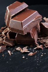 Dark chocolate stack, chips and powder