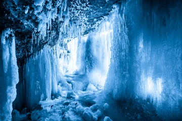 Gordijnen Ice cave in frozen waterfall Jagala, Estonia © yegorov_nick