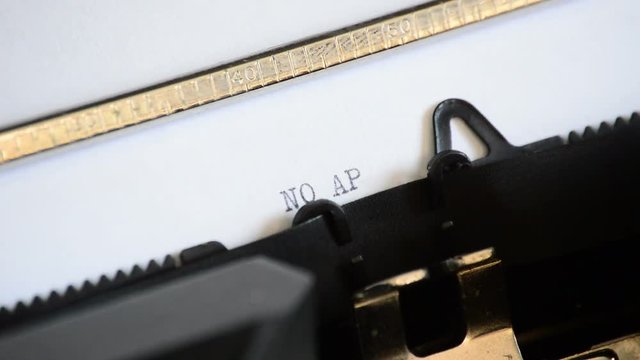 Typing the expression in spanish No Apto with an old manual typewriter