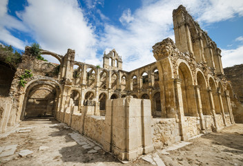 Naklejka premium Ruins of an ancient abandoned monastery in Santa Maria de rioseco, Burgos, Spain.