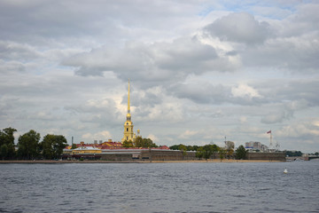 Obraz premium Peter and Paul fortress and the Neva river under the beautiful g