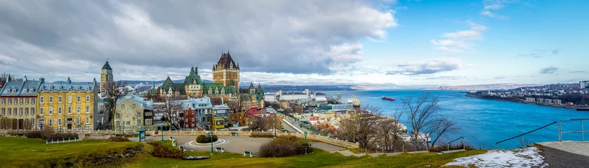 Foto op Plexiglas Panoramisch uitzicht op de skyline van Quebec City met Chateau Frontenac en Saint Lawrence rivier - Quebec City, Quebec, Canada © diegograndi