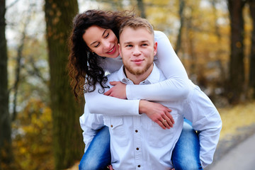 Obraz premium Lovers walking hand in hand in autumn park