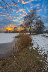 HDR Winterlandschaft 3 / Sonnenuntergang am Thielenburger See in Dannenberg (Landkreis Lüchow-Dannenberg, Niedersachsen). Aufgenommen am 18. Januar 2017.