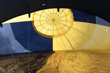 Obraz premium Innenraum eines Heißluftballons