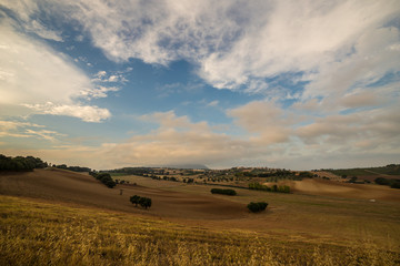 Obraz premium Sunset in the italian countryside