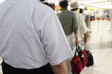 空港の荷物検査