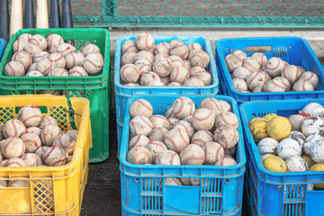 使い込まれた野球ボール