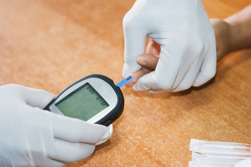 Blood glucose monitoring instruments. Screening for diabetes risk.