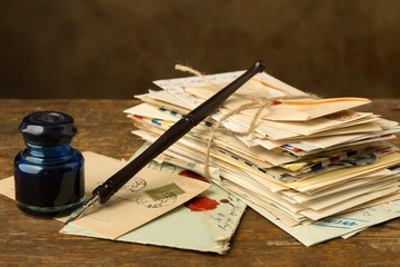 Vintage ink well and fountain pen