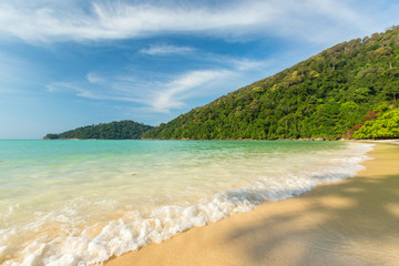 Fototapeta na wymiar Beautiful beach at Surin island,Surin national park Thailand