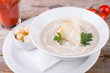 White mushroom cream soup