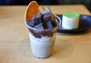 Chocolate smoothie with Brownies