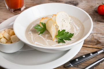 White mushroom cream soup
