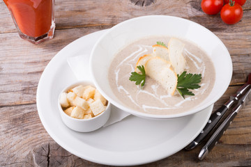 White mushroom cream soup