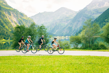 Obraz premium Family Of Four Cycling