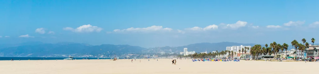 Door stickers Coast Pacific ocean coastline panorama in Los Angeles USA. People walking at the beach. California beaches panorama.