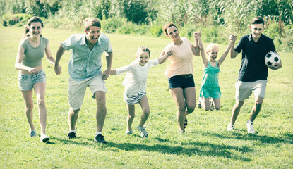 ﻿family playing and running