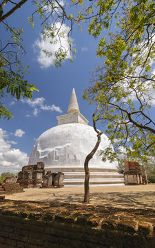 Kiri Vihara stupa in Polonnaruwa, Sri Lanka