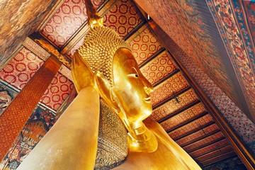 Golden statue of the Reclining Buddha