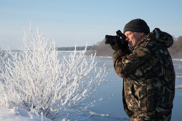 Photographer winter fotoplenere. frost and sun, a wonderful day