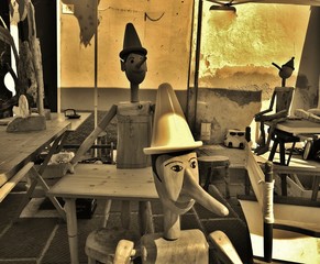 in compagnia di Pinocchi