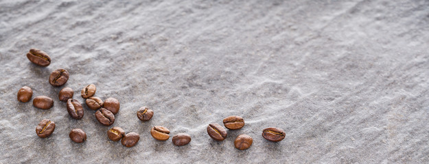 Kaffeebohnen auf Granitplatte, Panorama, Hintergrund